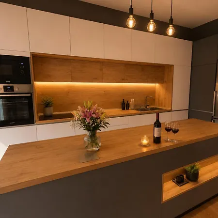 Апартаменты Luxury Escape 2br With Scenic Views & Private Garage Скопье