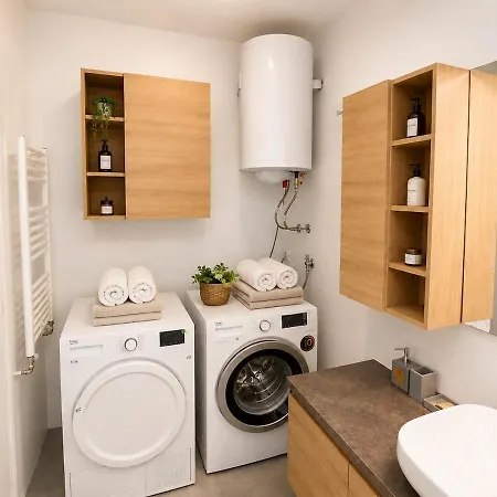Апартаменты Luxury Escape 2br With Scenic Views & Private Garage