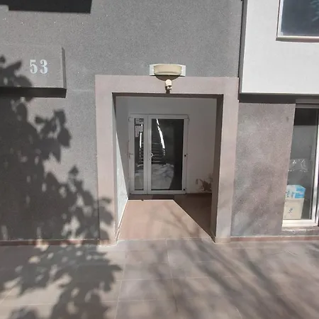 Luxury Escape 2br With Scenic Views & Private Garage * Скопье