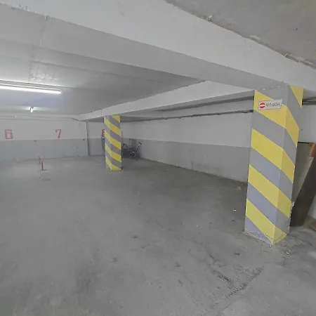 Luxury Escape 2br With Scenic Views & Private Garage Скопье